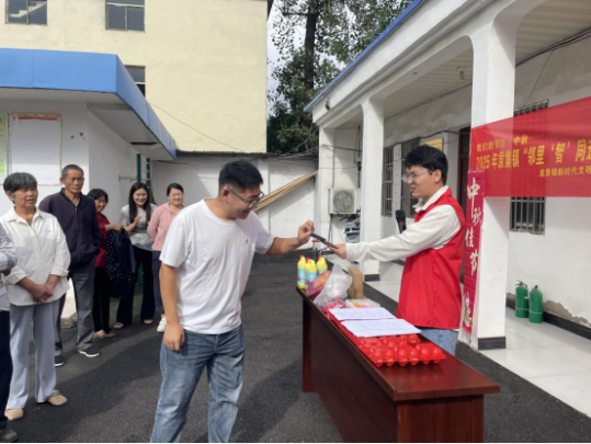 颍州区袁集镇中秋答题共乐会 邻里欢聚 “智”享团圆时光